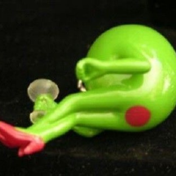 Michael Godard "Olive & Martini Glass" Key Chain. - Picture 3 of 4